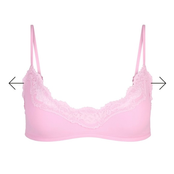 SKIMS Fits Everybody Lace
Scoop Bralette and Thong bundle Bubblegum color - Picture 3 of 13